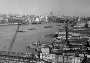 Historic London Cityscape Drucke: View From Waterloo