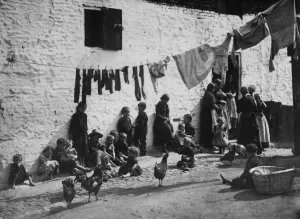Slums Drucke: Washing Day