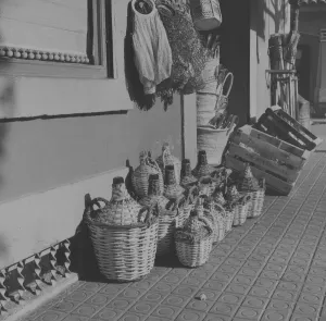 Spain Tourism Photos Drucke: Wine Flasks