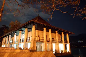 Sri Lanka Travel Photography Drucke: Kandy by night