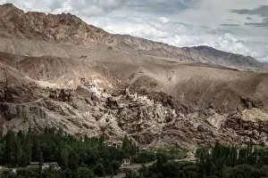 Ladakh Buddhist Monastery Drucke: Landscape of Basgo Monastery