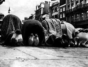 1960s London Street Scene Drucke: Bottom Line