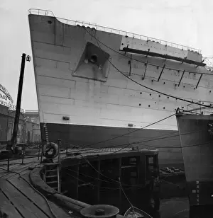 Drucke von Die Bögen der neuen Cunard-White-Star-Linien-Schiffes Königliche Marien während ihrer Bauarbeiten im John-Brown-&-Co-Werft in Clydebank. (Fotografie von General Photographic Agency/ Getty Images) John Brown Drucke: Linien 534