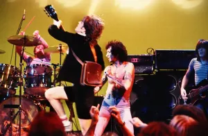 AC/DC rockt das Haus.