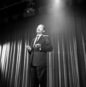 Vintage Singer Photos Drucke: Billy Eckstine Performing