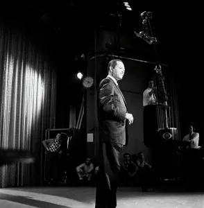 Vintage Singer Photos Drucke: Billy Eckstine Performing