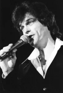 Musician With Microphone Drucke: B.J. Thomas Performs On Stage