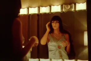 Classic Hollywood Glamour Shots Drucke: Cher Backstage