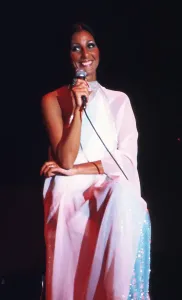 Famous Female Singers Drucke: Cher Performing