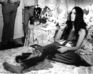 Classic Hollywood Glamour Shots Drucke: Cher Portrait Session At Home