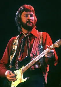 Clapton spielt.