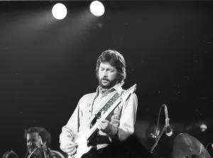 Clapton spielt.