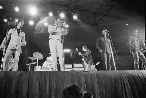 Vintage Stage Performance Drucke: The Coasters