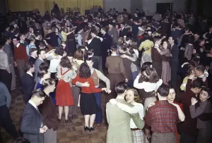 Couples Dancing In The 50s Drucke: Couples Dancing