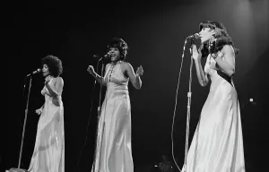 Evening Dress Fashion Drucke: The Three Degrees