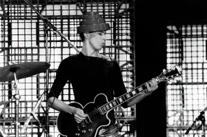 Punk Rock Legends Drucke: Devo Performing