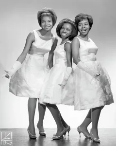 60s Fashion Trends Drucke: The Dixie Cups