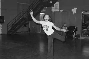 80s Entertainment News Drucke: Gallagher Performs Live
