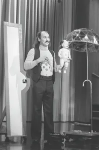 Vintage Comedy Performances Drucke: Gallagher Performs On The Tonight Show