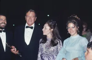Bow Tie Fashion Icon Drucke: John Wayne At The Oscars