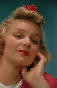 Gerahmter Druck : MODEL POSING IN 1938