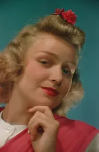 Retro Model Portraits Drucke: MODEL POSING IN 1938