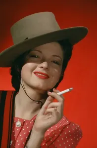 Retro Model Photography Drucke: MODEL POSING IN 1938