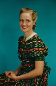 Classic Model Poses Drucke: MODEL POSING IN 1938