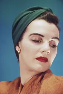 Vintage Fashion Photography Drucke: Model Posing Circa 1938