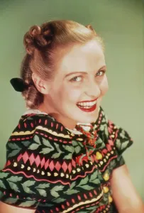 Red Lipstick Model Drucke: Model Posing Circa 1938