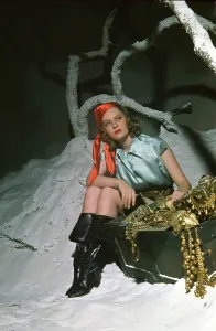 Classic Hollywood Glamour Photoshoots Drucke: MODELS POSING IN 1939