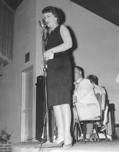 Vintage Singer Performances Drucke: Patsy Cline Performing