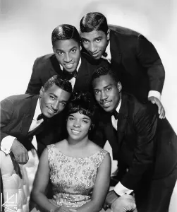 Retro Pop Music Icons Drucke: Photo of Ruby & The Romantics