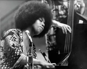 Roberta Flack auf der Bühne.