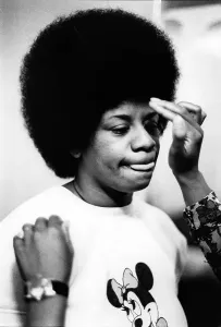 Legendary Female Singers Drucke: Singer Gets Her Make Up Done