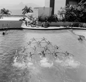 Retro Swimwear Fashion Drucke: Synchronized Swimming