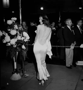 Classic Hollywood Glamour Models Drucke: Vikki Dougan