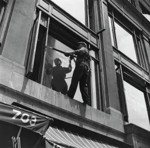Black And White Photography NYC Drucke: Window Washer