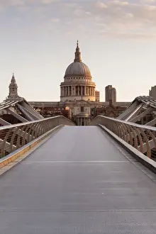 Religious Buildings In England Drucke: Millenium Bridge and St Pauls Cathedral, London, England, United Kingdom
