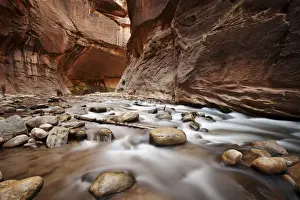 Blurred Water Motion Drucke: The Narrows, constriction of the Virgin River, Zion National Park, Utah, USA