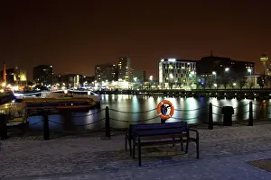 Liverpool Drucke: Nachtansicht am Albert-Dock an der Liverpooler Hafenseite im Vereinigten Königreich