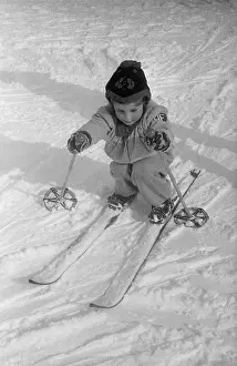Female Skier Portrait Drucke: Nursery Slopes
