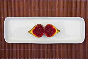 Daytime Exterior Shots Drucke: Organic fig, cut
