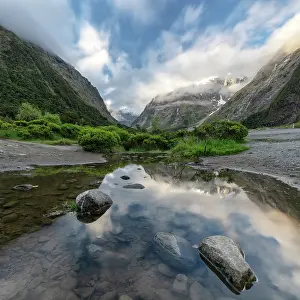 Landscape Photography NZ Drucke: Perfect reflection at Monkey Creek, Fiordland region, South Island, New Zealand