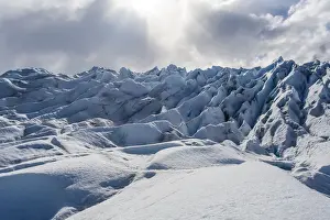 Der Perito Moreno-Gletscher im Hintergrund beleuchtet