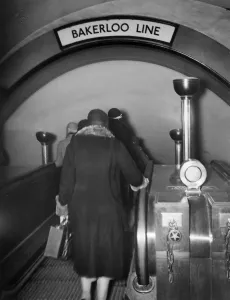 London Underground History Drucke: Down Escalator