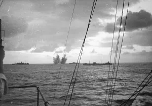 World War II Naval Battles Drucke: Into Action