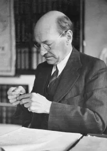 Clement Attlee Drucke: Attlee Prepares A Pipe