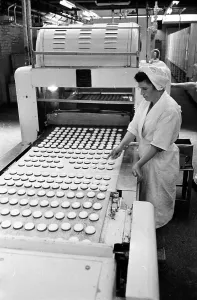 Industrial Machinery Images Drucke: Baking Biscuits