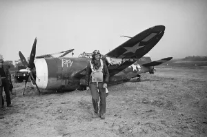 World War 2 Planes Drucke: Back To Base